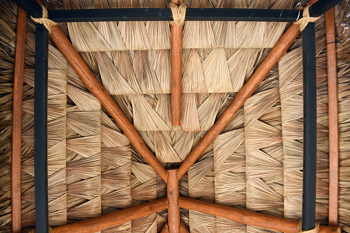 Refugio hecho con palma y madera photo