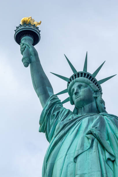 statua della libertà negli stati uniti d'america. - crown liberty statue foto e immagini stock