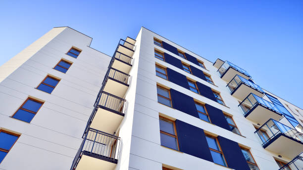 elementos modernos en la arquitectura contemporánea.. - apartment fotografías e imágenes de stock