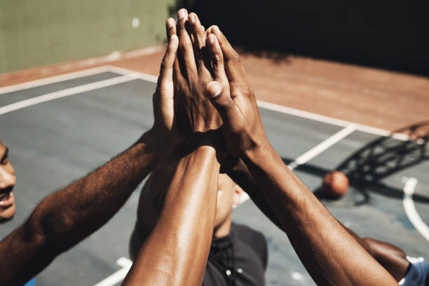 Sports friends, men or high five on basketball court in success game, community support workout or match motivation. Team building, winner or fitness celebration hands of players in exercise training amigos deportistas, hombres o chocar los cinco en la cancha de baloncesto en el juego de éxito, entrenamiento de apoyo comunitario o motivación del partido. team building, ganador o celebración del fitness manos de los jugadores en entrenamiento físico