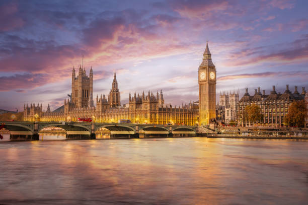 krajobraz z big benem o zachodzie słońca w londynie - national landmark international landmark cityscape tower zdjęcia i obrazy z banku zdjęć