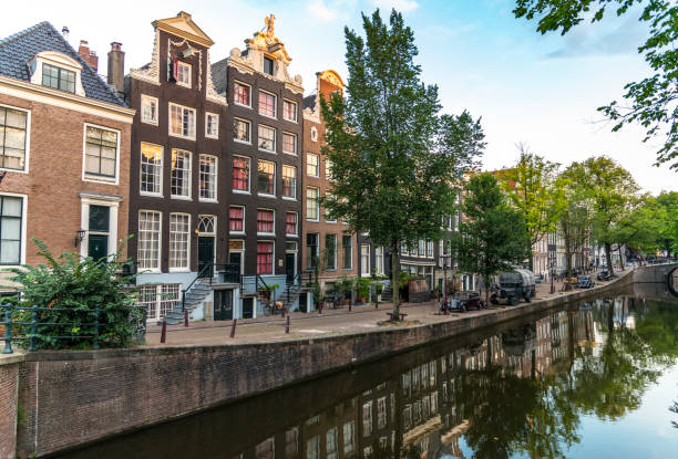 amsterdam verano sunrise - keizersgracht fotografías e imágenes de stock