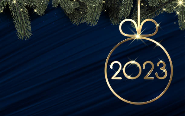 золотой знак 2023 года в подвесном безделушке с пихтой на фоне синих мазков кист�и. - pine tree brush stroke winter snow stock illustrations