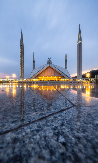 Faisal Mosque’s architecture is modern and unique, lacking both the traditional domes and arches of most other mosques around the world.