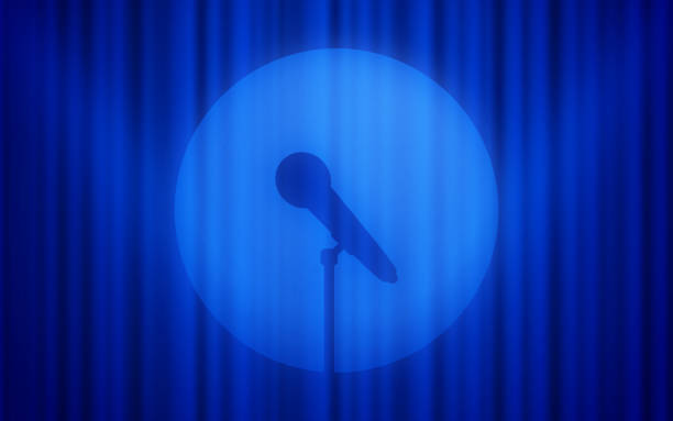 illustrazioni stock, clip art, cartoni animati e icone di tendenza di microfono stage performance stand up comedy spotlight sfondo - asta del microfono