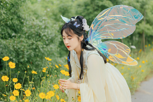 An Asian beauty in a Chinese costume,  , was in the outdoor flowers