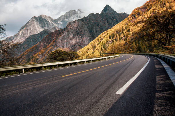 istock Mountain Road in Autumn 1447020258