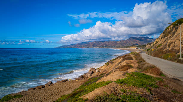 панорамный морской пейзаж пляжа зума, малибу, калифорния - horizon over water malibu california usa стоковые фото и изображения