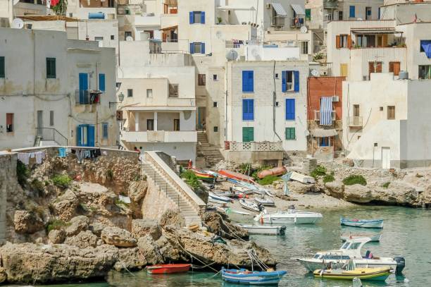 visión de la isla de egadi - erice fotografías e imágenes de stock