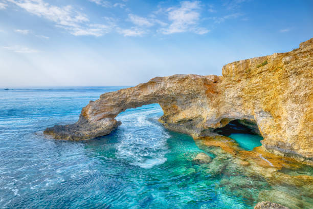 paesaggio con il ponte degli innamorati, cipro - cypruss foto e immagini stock