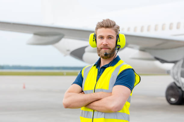 airport ground service, man in front of airplane - ground crew audio imagens e fotografias de stock