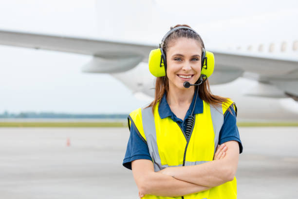 airport ground service, woman in front of airplane - ground crew audio imagens e fotografias de stock