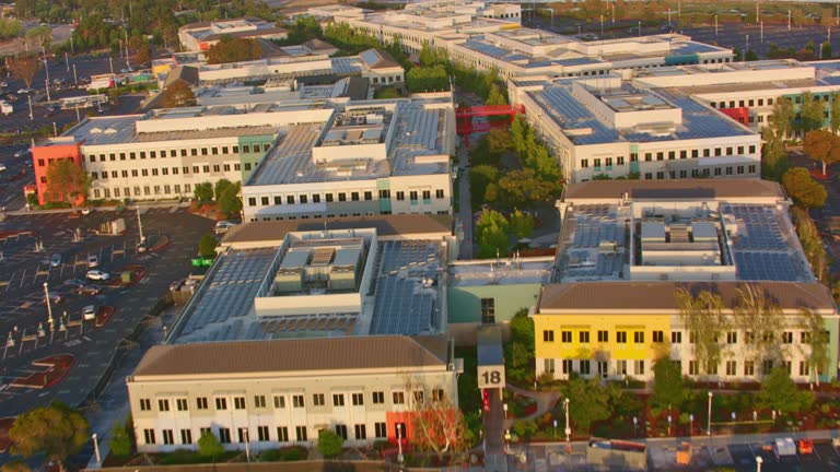 Meta Platforms(META)投资考量分析:Q3业绩后表现与AI变现担忧