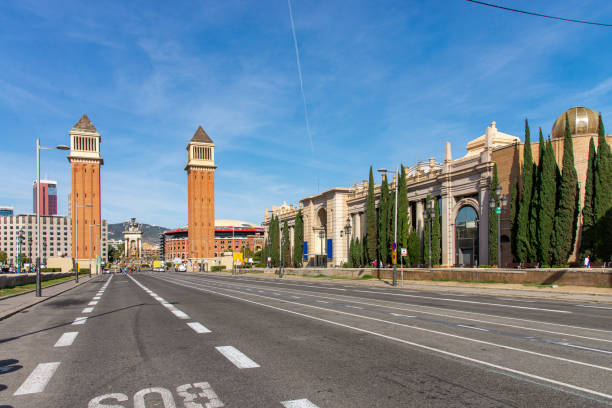 スペインのバルセロナ市にあるスペイン広場(スペインの場所)の全景。 - plaza de espana barcelona street catalonia ストックフォトと画像