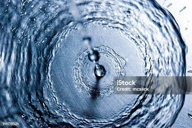 Photo libre de droit de Waterdrop banque d'images et plus d'images libres de droit de Eau - Eau, Ridé - Surface liquide, Élevé