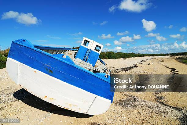 Foto de Naufrágio De Barco4 e mais fotos de stock de Vista Traseira - Vista Traseira, Antigo, Veículo Aquático