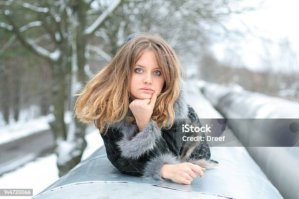 Foto de Garota No Inverno e mais fotos de stock de Adulto - Adulto, Beleza, Beleza natural - Natureza