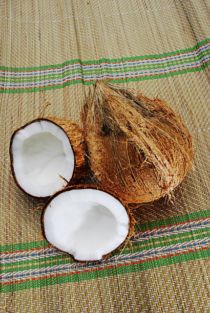 Madura frutas Coco - fotografia de stock