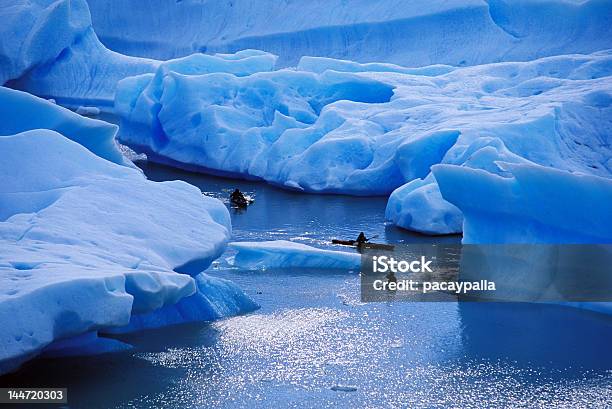 In Kayak Sul Lago Grigio - Fotografie stock e altre immagini di Cile - Cile, Kayak, Ghiacciaio