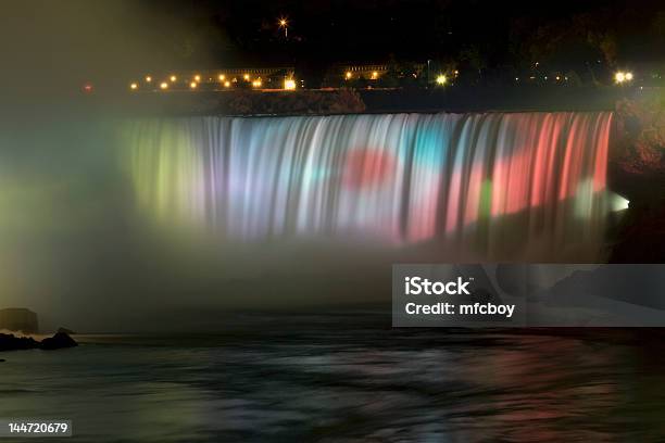 Catarata De Iluminação - Fotografias de stock e mais imagens de Acontecimentos da Vida - Acontecimentos da Vida, Amor à Primeira Vista, Ao Ar Livre