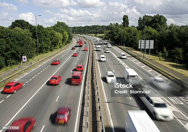 Photo libre de droit de Rouge Blanc banque d'images et plus d'images libres de droit de Circulation routière - Circulation routière, Séquences jour et nuit, Autoroute