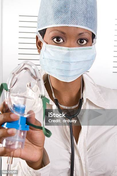 Africano Femmina Medico - Fotografie stock e altre immagini di Accudire - Accudire, Adulto, Afro-americano