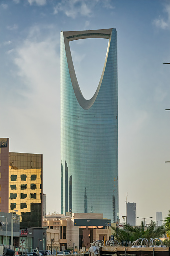 The King Abdullah Financial District «KAFD» (KAFD) is located in the city of Riyadh, and it is one of its largest existing projects, and the only one of its kind in the Middle East, where this file will become an average of 1.6 million translators, the financial market, financial banks, financial banks, and banks Financial offices, in addition to other service institutions such as accountants, legal professionals, lawyers, analysts, financial advisors, rating offices, and service providers