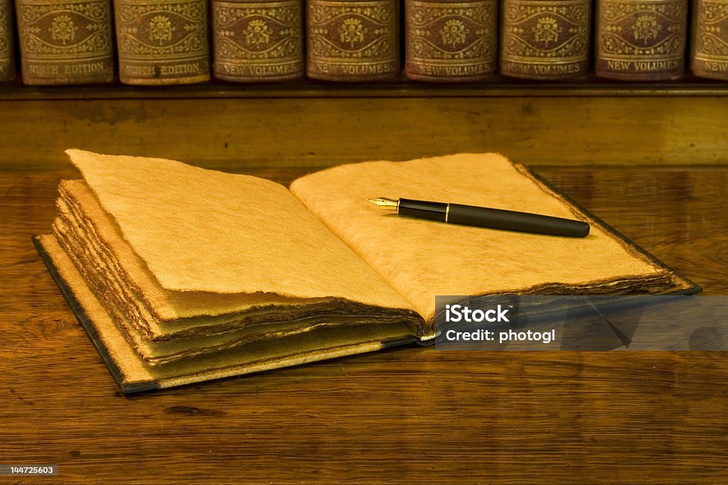 Abra o caderno ou diário com velho clássico caneta. - Royalty-free Abrir Foto de stock