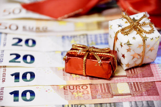 istock Christmas money 1447259527
