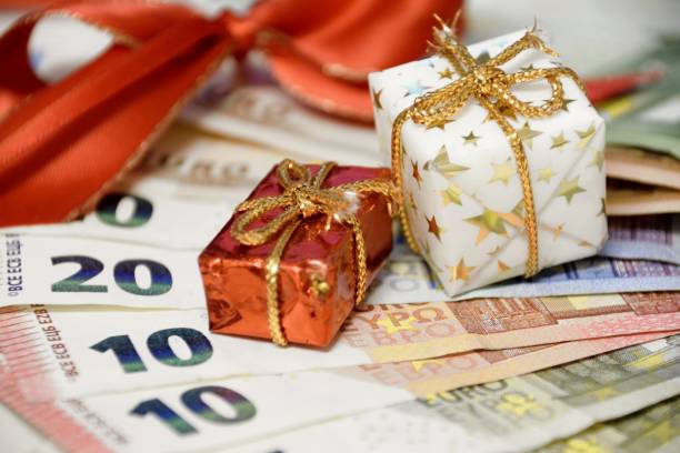 istock Christmas money 1447259581