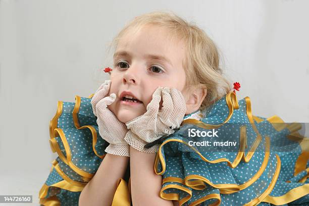 Foto de Garota Retrô Com Leque Vermelho e mais fotos de stock de Arte, Cultura e Espetáculo - Arte, Cultura e Espetáculo, Artista, Bailarina