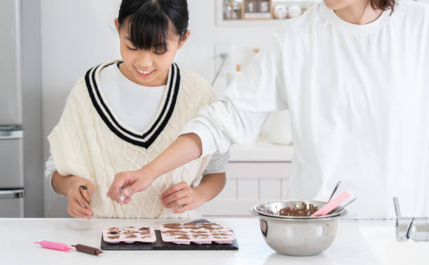 istock Asian parent and child making Valentine's chocolate 1447300205