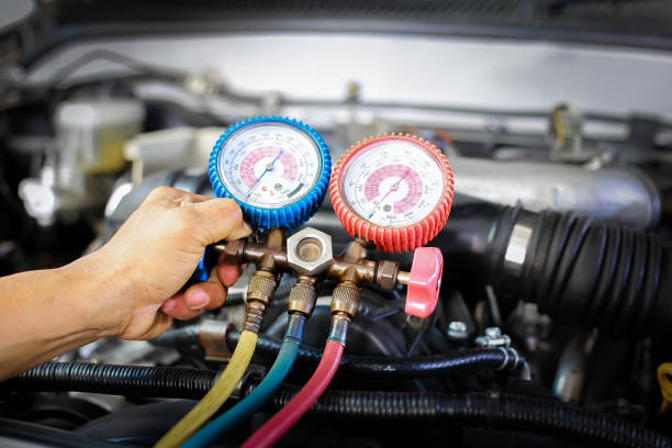 istock Car air conditioner check service, leak detection, fill refrigerant. 1447301220