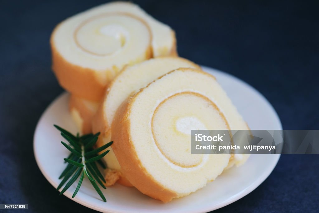Foto de Sponge Cake Roll Fatias Doces Sobremesa Creme Rolo De