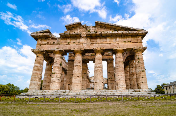 paestum, tempio di nettuno o hera ii. italia - temple of neptune foto e immagini stock