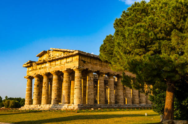 paestum, tempio di nettuno o hera ii. italia - temple of neptune foto e immagini stock