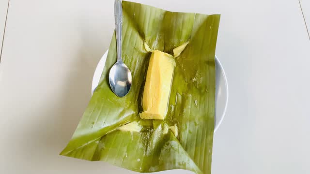 Barongko is a typical Bugis Makassar South Sulawesi food. The cake made of mashed banana, coconut milk and sugar. Sweet and creamy taste, suitable for dessert.