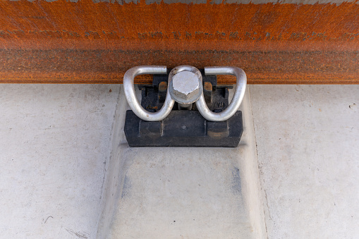 Rail clamp for fixing rail