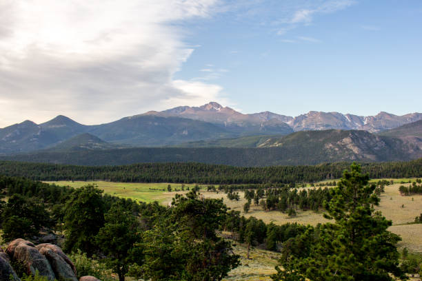 istock The Valley of Longs Peak 1447391240