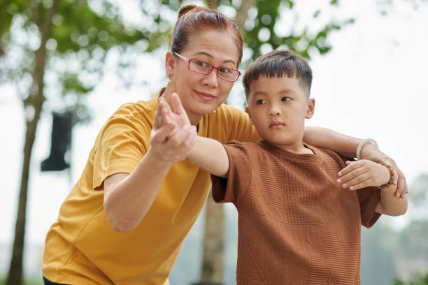 Supplement Patriotisk Agurk 160+ Asian Granny Playing With Her Grandchildren In The Park Stock Photos,  Pictures & Royalty-Free Images - iStock