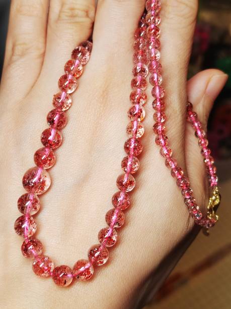 istock Super seven golden strawberry crystal necklace 1447414100