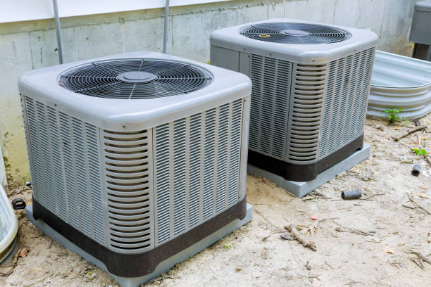 installation of air conditioner near a new house - air duct imagens e fotografias de stock