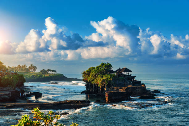 Tanah Lot Hindu temple in Bali Pura tanah lot beautiful and famous travel location in Bali, Indonesia tanah lot sunset stock pictures, royalty-free photos & images