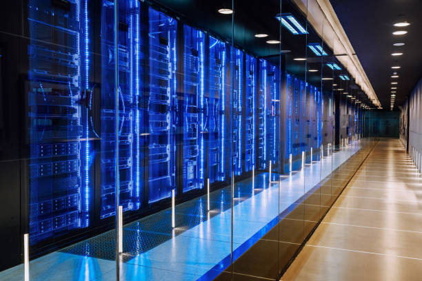 コンピュータ ネットワーク サーバー ルーム - network server rack computer mainframe ストックフォトと画像