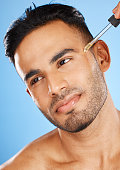 gesichtsserum-modell-und-hautpflege-eines-mannes-aus-spanien-mit-perfekter-hautpflege-und.jpg?b=1&s=170x170&k=20&c=OCwaJORhdmLwuRdi9AqiQML9eAwlx33BzQ8P1GRl0WQ=