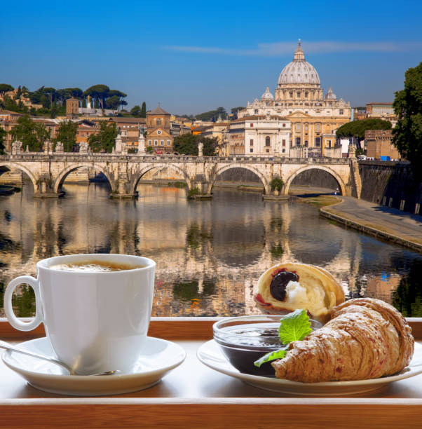 basílica de san pedro y río tíber contra taza de café recién hecho con croissant en roma, italia - italian culture pastry food rome fotografías e imágenes de stock