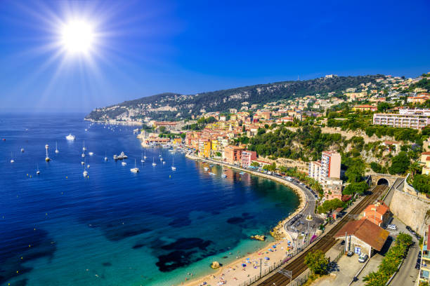 beach with boats beausoleil, nice, nizza, alpes-maritimes, provence-alpes-cote d'azur, cote d'azur, french riviera, france - capital letter luxury blue image imagens e fotografias de stock