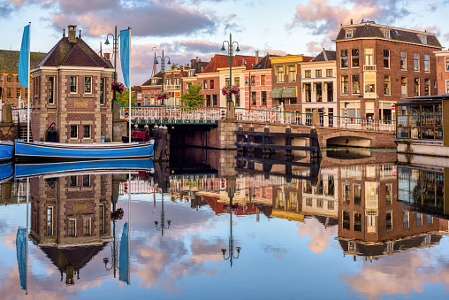 Canal Galgewater en Leiden Old town, Holanda, Países Bajos photo