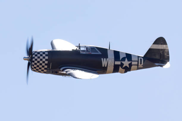 p-47g 썬더볼트(제2차 세계 대전 미국 전투기)와 "침공 줄무늬"의 측면도 - p 47 thunderbolt 뉴스 사진 이미지