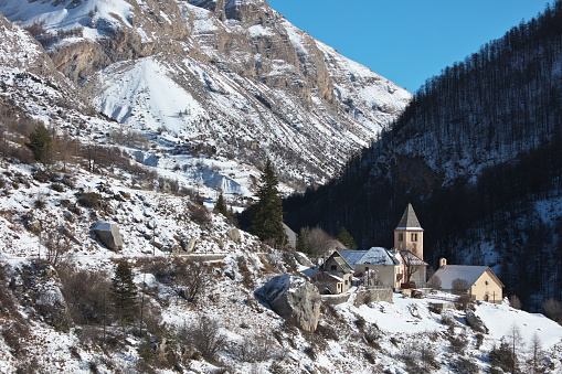 Hamlet with the Saint-Laurent de Fours church built in 1689 located on the right bank of the magnificent Bachelard valley on the road that winds up to the Col de la Cayolle in the Alpes-de-Haute-Provence.\n\nSurrounded by high mountains, the sunshine in this hamlet in December is ephemeral...about 1 hour